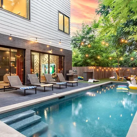 Backyard Pool Oasis - Rainey Street - 6 Min Walk Villa